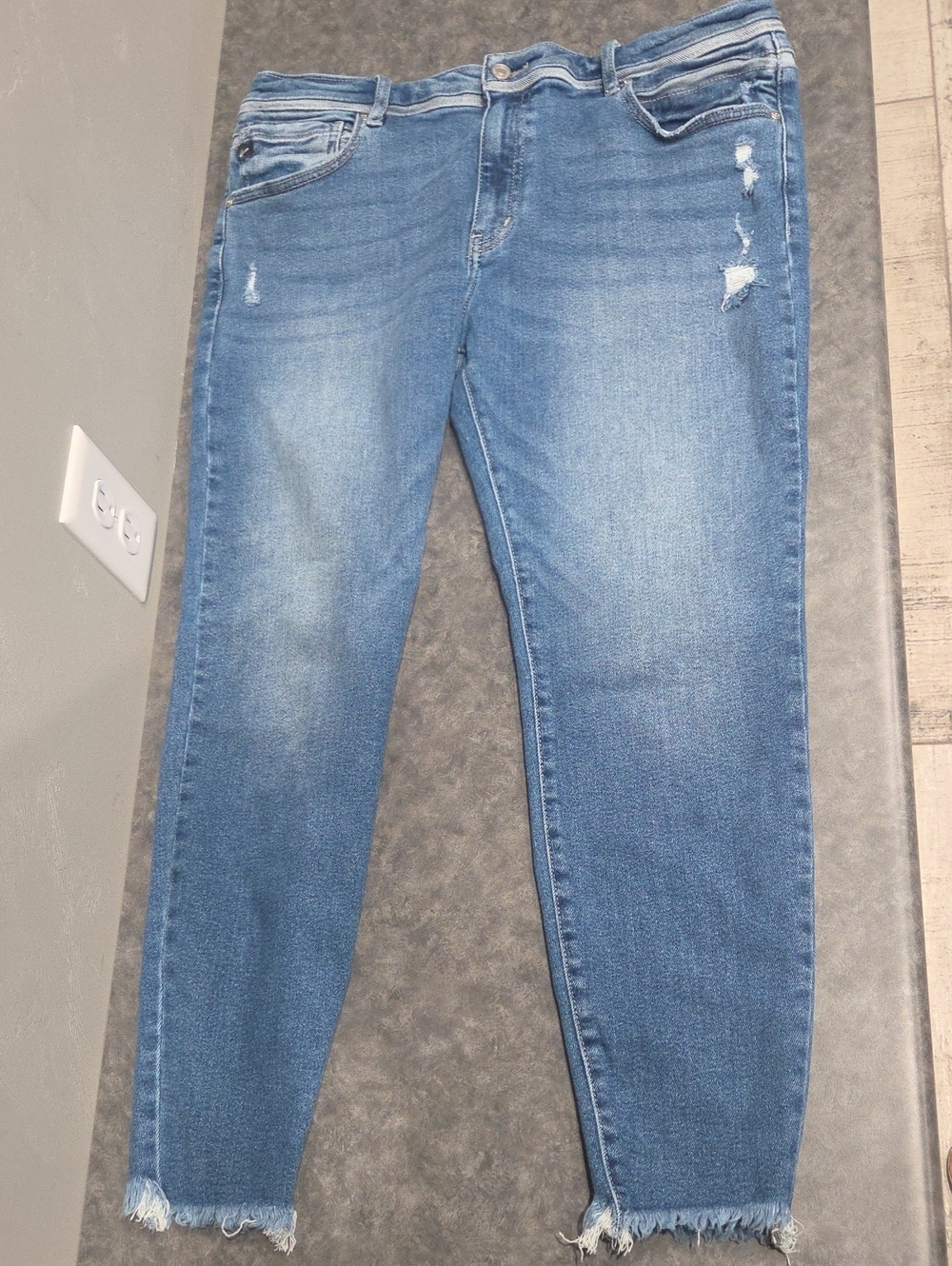 KanCan Light Blue Distressed Cropped Jeans